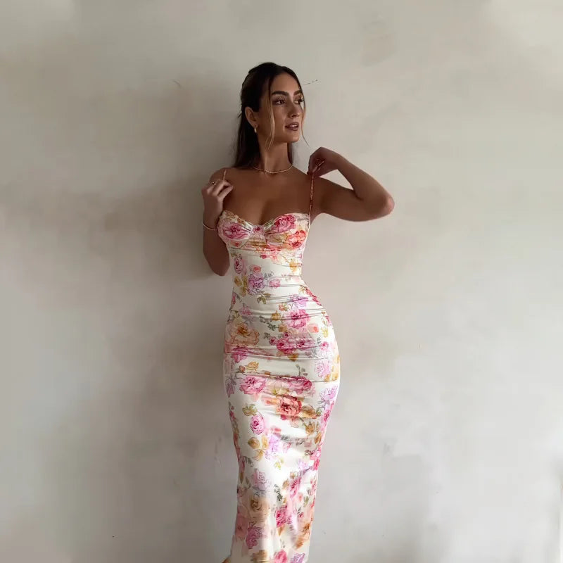 Vestido Largo Floral Ajustado con Escote Corazón y Tirantes Finos