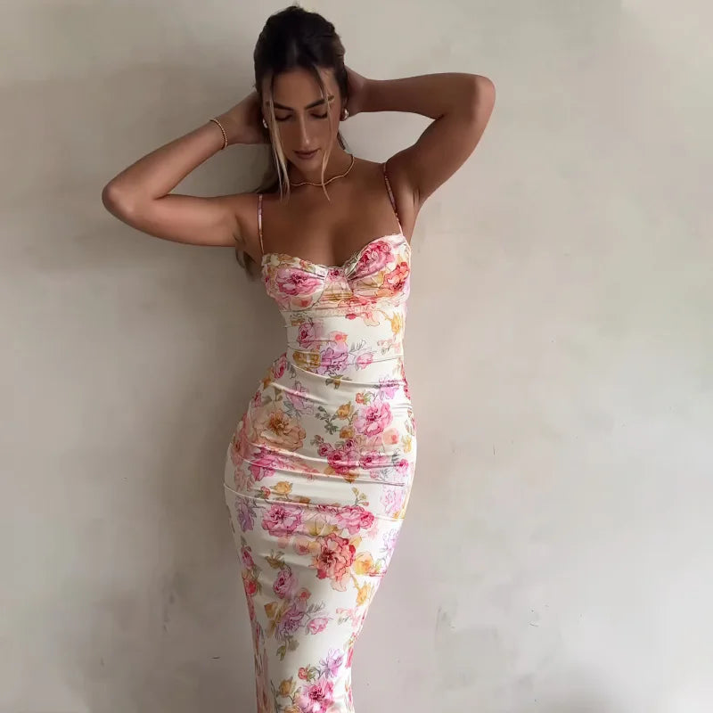 Vestido Largo Floral Ajustado con Escote Corazón y Tirantes Finos